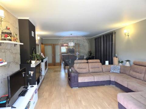 Moradia T4 para venda