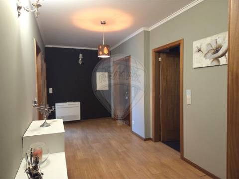 Moradia T4 para venda