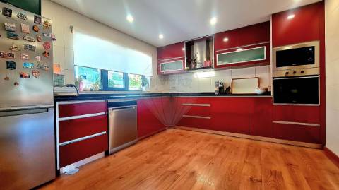 Moradia T4 para venda