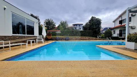 Moradia T4 para venda