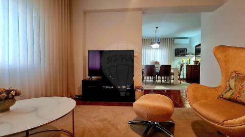 Moradia T4 para venda