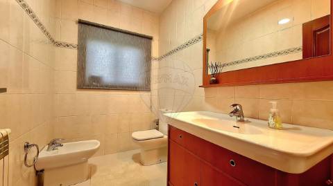 Moradia T4 para venda