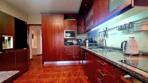 Moradia T4 para venda