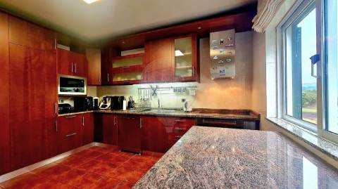 Moradia T4 para venda