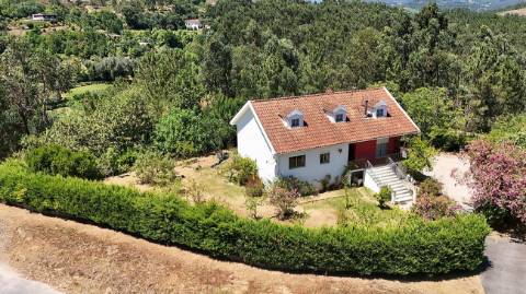 Moradia T4 para venda