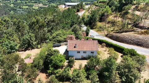 Moradia T4 para venda