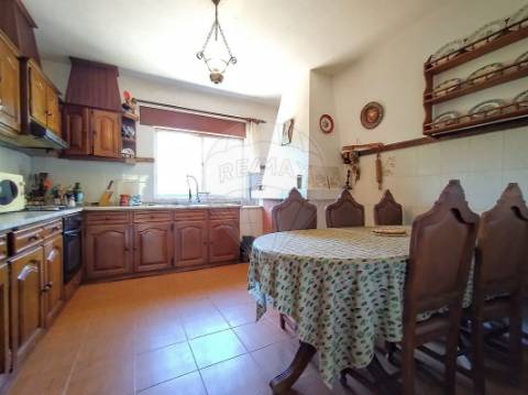 Moradia T4 para venda