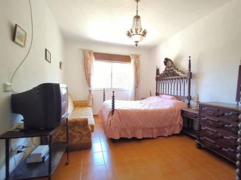 Moradia T4 para venda