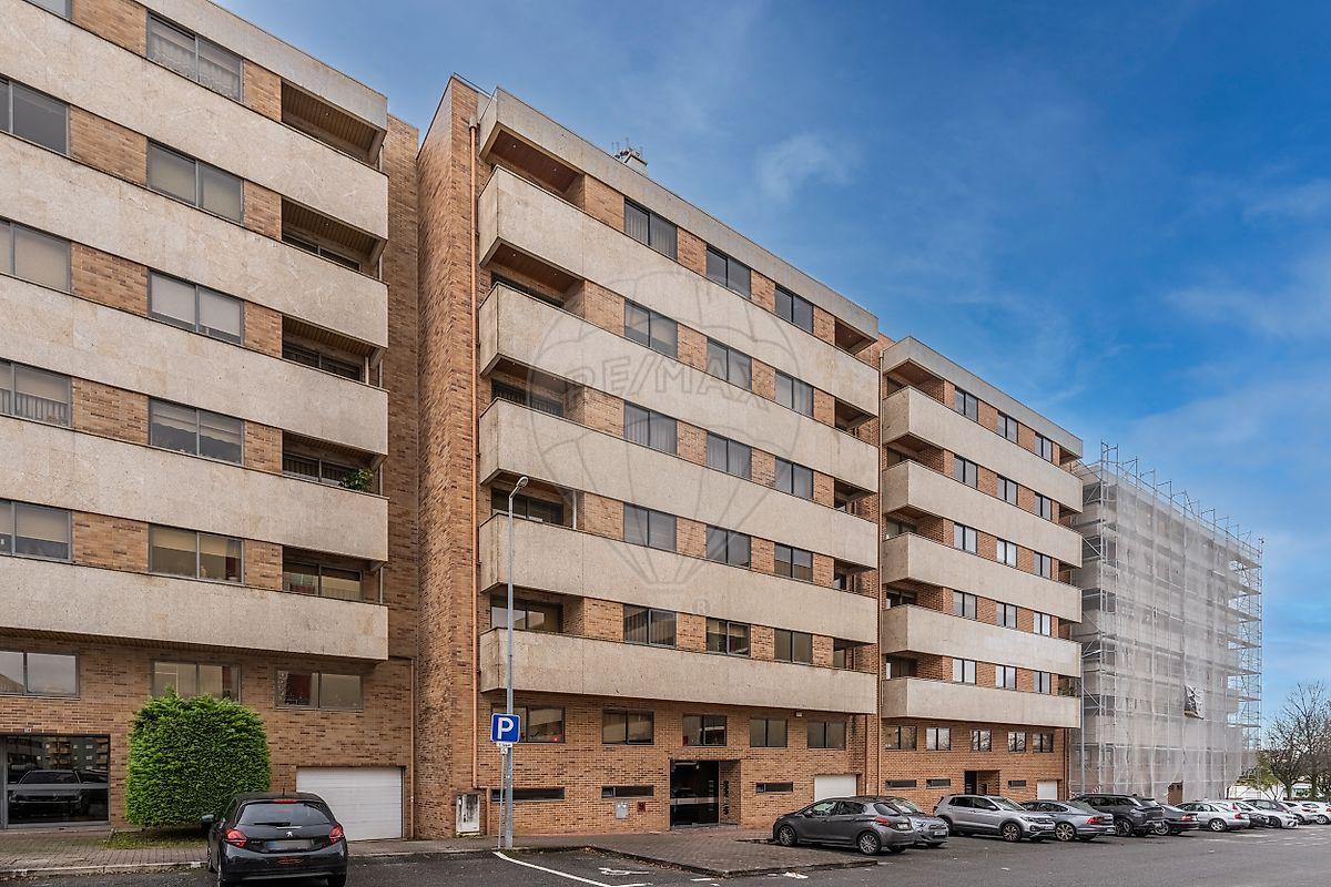 Apartamento T5 para arrendamento