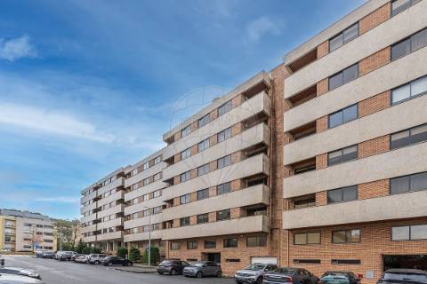 Apartamento T5 para arrendamento