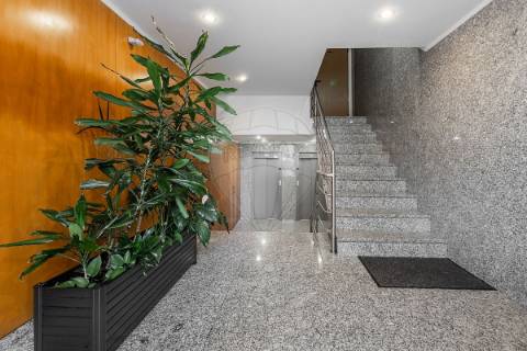 Apartamento T5 para arrendamento