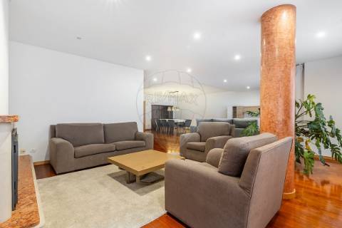 Apartamento T5 para arrendamento