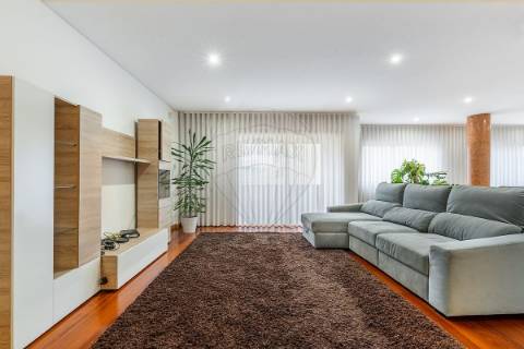 Apartamento T5 para arrendamento
