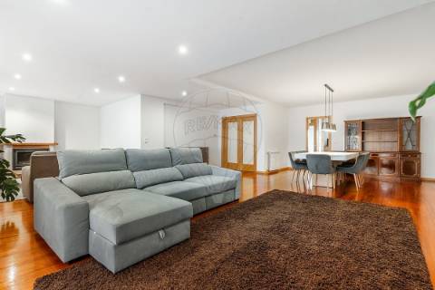 Apartamento T5 para arrendamento