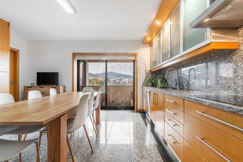 Apartamento T5 para arrendamento