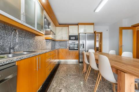 Apartamento T5 para arrendamento