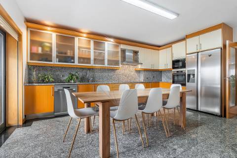 Apartamento T5 para arrendamento