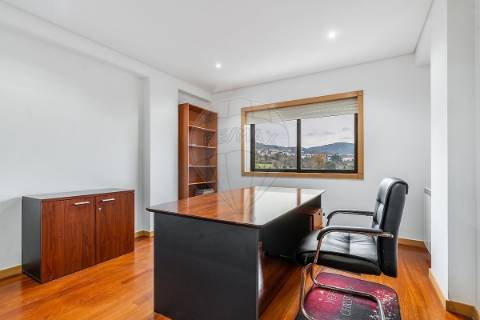 Apartamento T5 para arrendamento