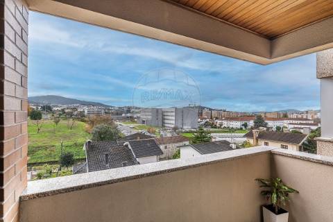 Apartamento T5 para arrendamento