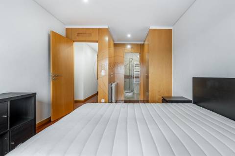 Apartamento T5 para arrendamento