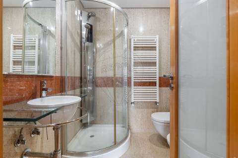 Apartamento T5 para arrendamento