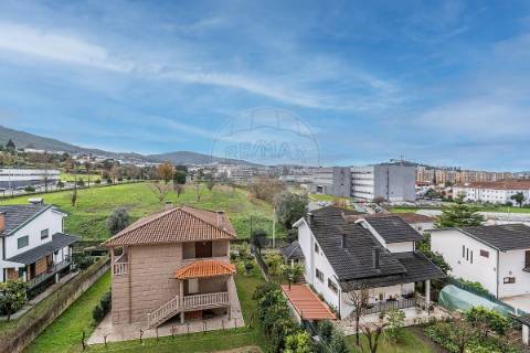 Apartamento T5 para arrendamento