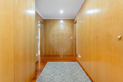 Apartamento T5 para arrendamento