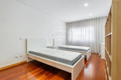 Apartamento T5 para arrendamento