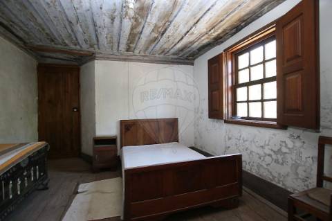 Moradia T4 para venda