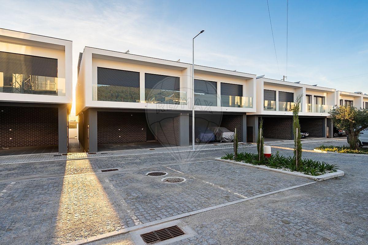 Moradia T4 para venda