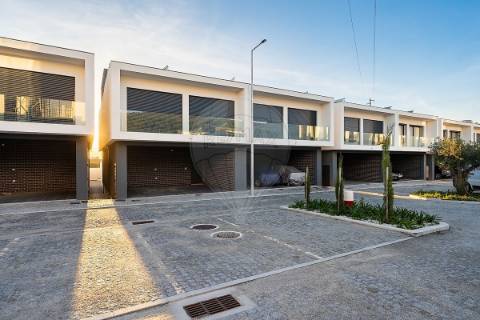 Moradia T4 para venda