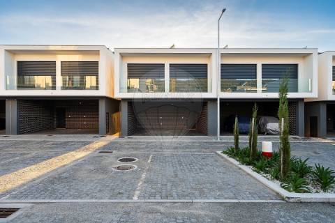 Moradia T4 para venda