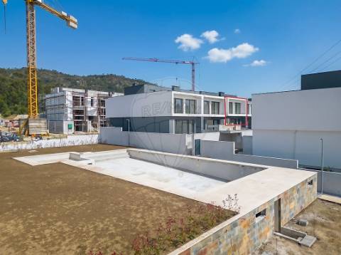 Moradia T4 para venda