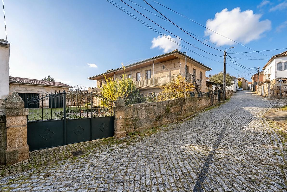 Moradia T5 para venda