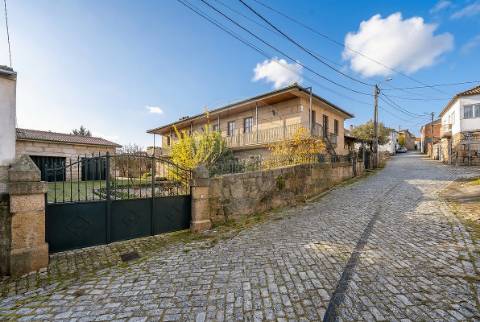 Moradia T5 para venda