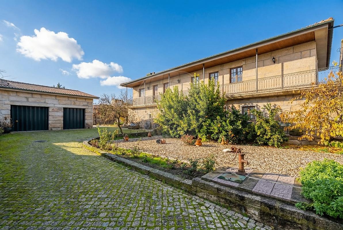 Moradia T5 para venda