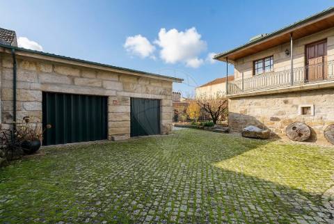 Moradia T5 para venda