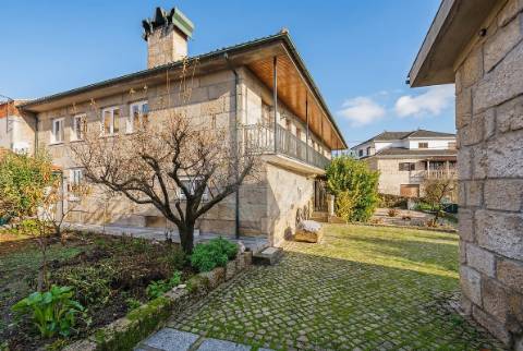 Moradia T5 para venda