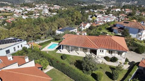 Moradia T4 para venda