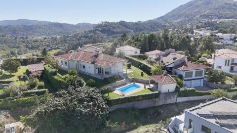 Moradia T4 para venda