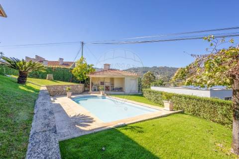 Moradia T4 para venda