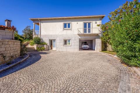 Moradia T4 para venda