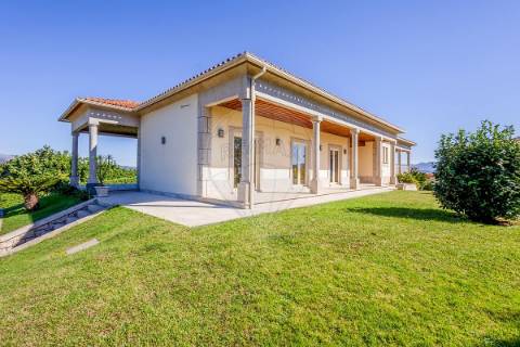 Moradia T4 para venda