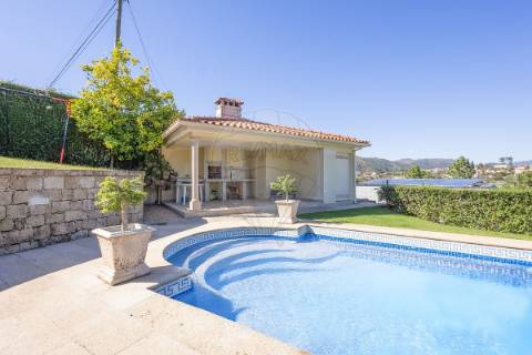 Moradia T4 para venda