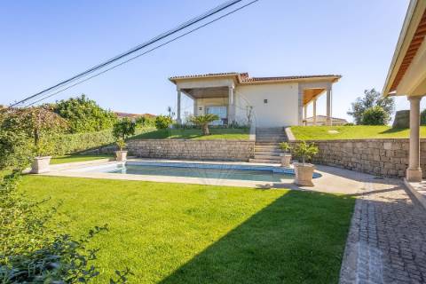 Moradia T4 para venda