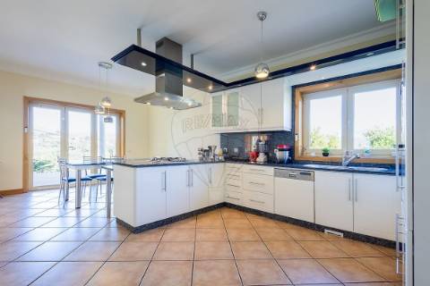 Moradia T4 para venda