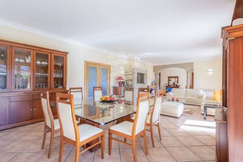 Moradia T4 para venda