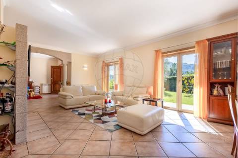 Moradia T4 para venda