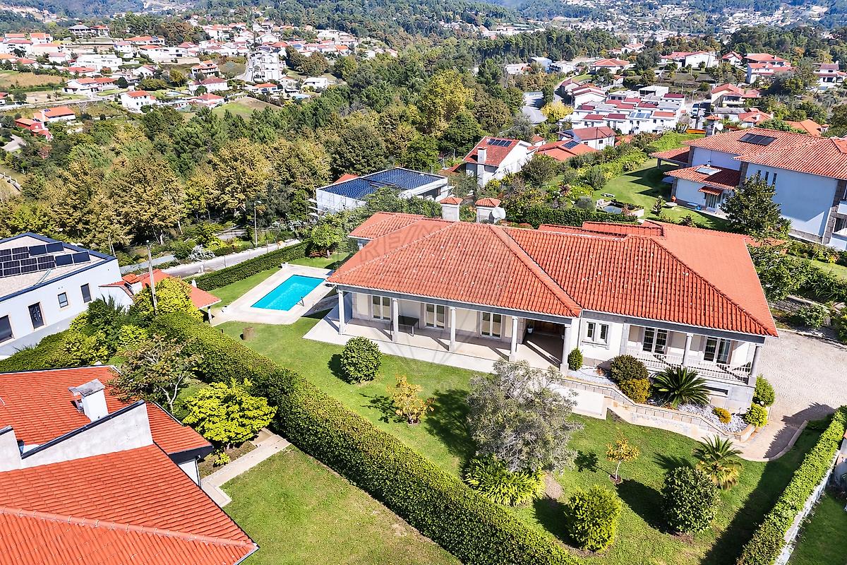 Moradia T4 para venda