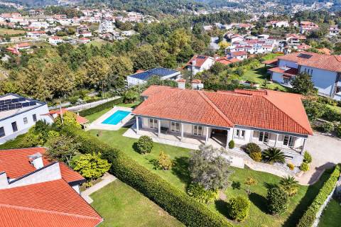 Moradia T4 para venda